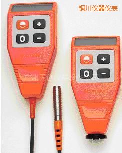 �~���y(c��)��x